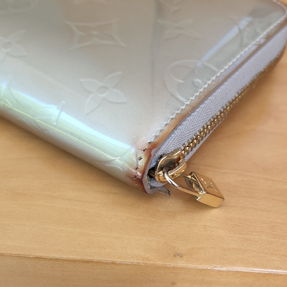 Louis Vuitton Wallet - Picture 5 of 17